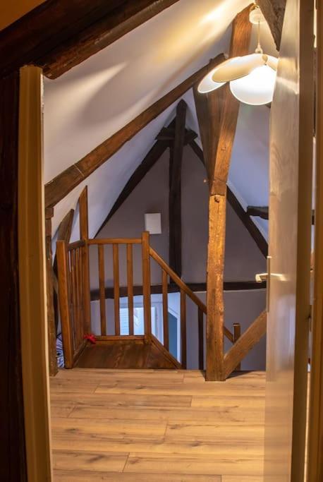 Duplex Atypique Dans La Cite Medievale Laon Exterior foto